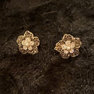 Elegant Gold Flower Earrings